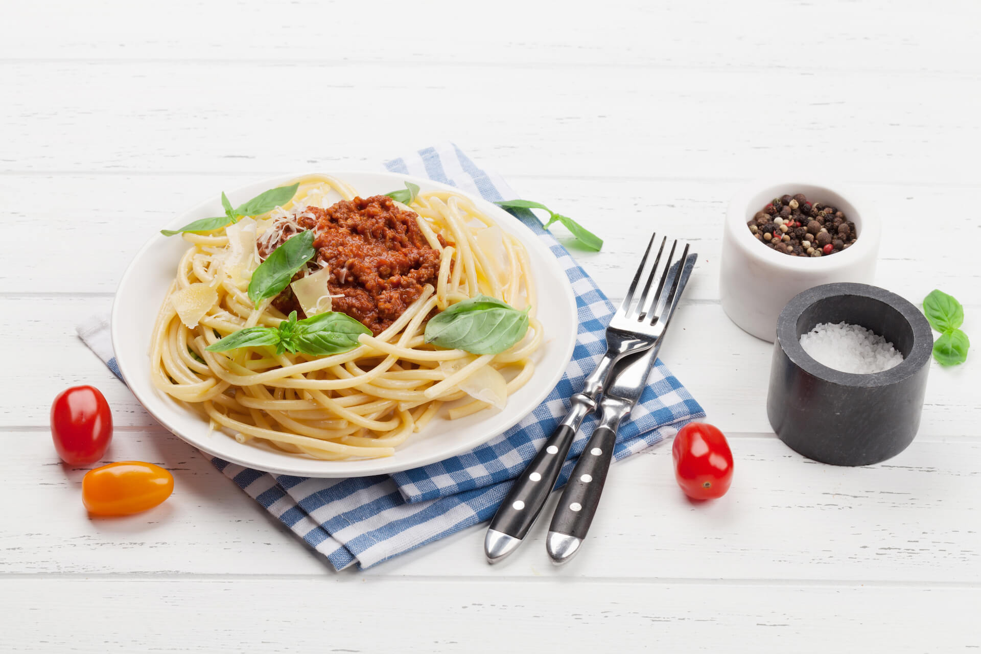 spaghetti-bolognese-pasta-7DBWPEH.jpg